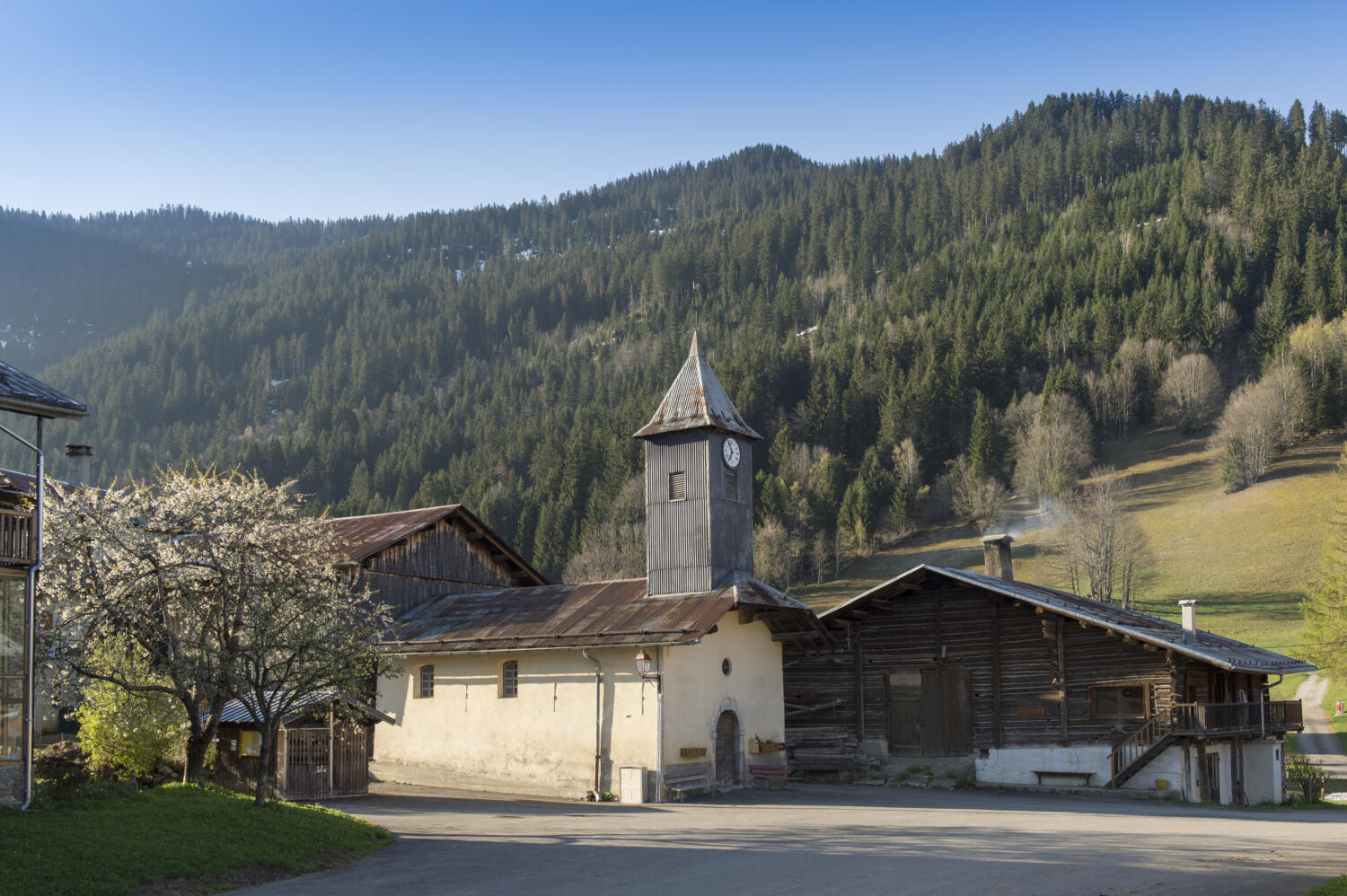 Savoie (73), France, massif du Beaufortain, pays du fromage Beaufort, hameau de bersend